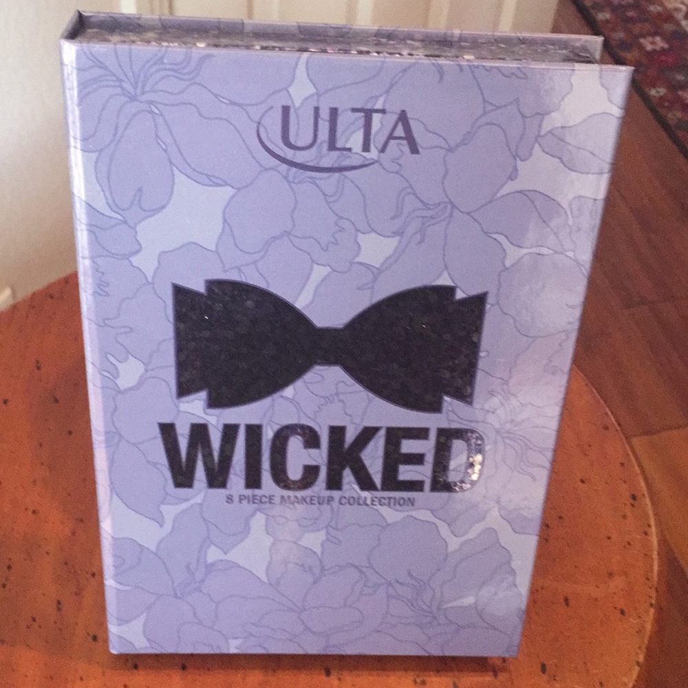 Vintage ULTA 8 piece “Wicked” makeup collection